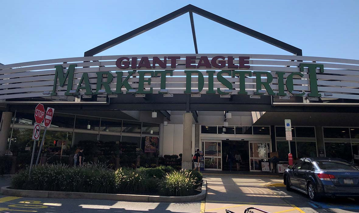 Meet Shamar, Server at our Shadyside Market District